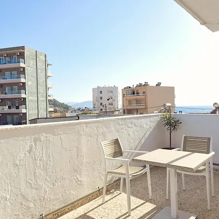 3rd Floor In Town With Sea View 아파트 *
