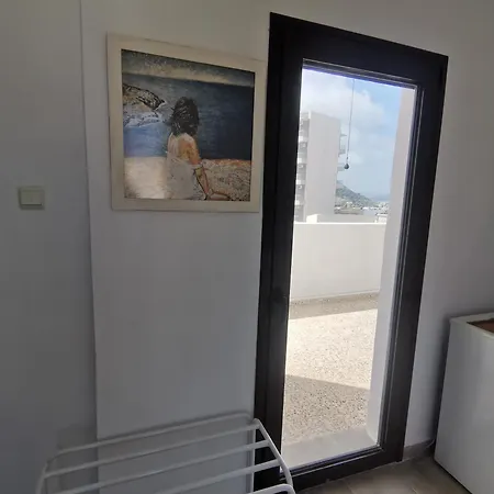 3rd Floor In Town With Sea View 아파트 *