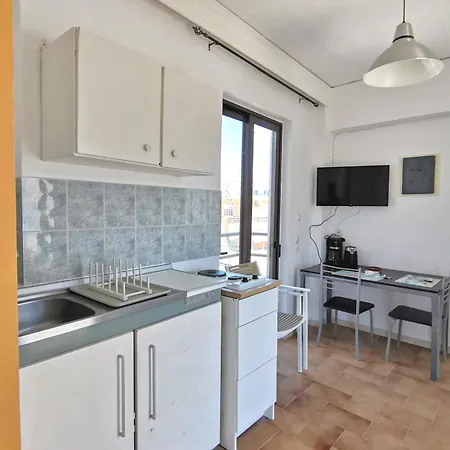Appartement 3rd Floor In Town With Sea View *