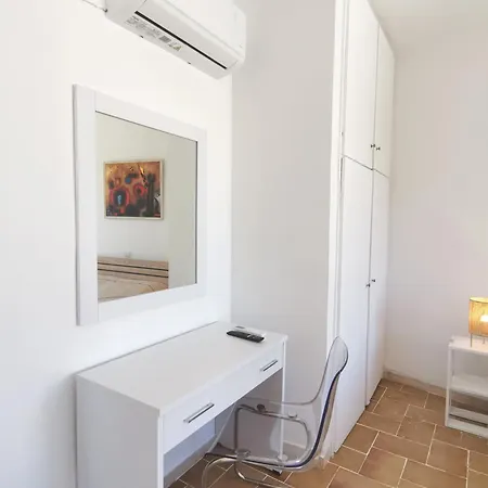 3rd Floor In Town With Sea View Apartment *