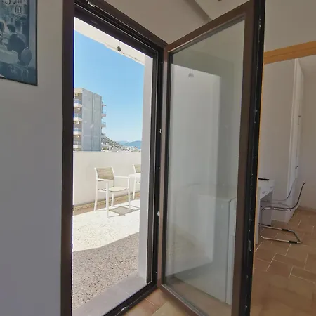 3rd Floor In Town With Sea View *