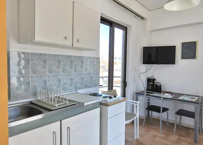 Apartment 3rd Floor In Town With Sea View *