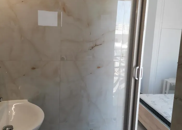 3rd Floor In Town With Sea View Apartment *