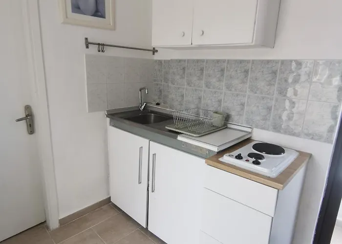 3rd Floor In Town With Sea View Apartment *