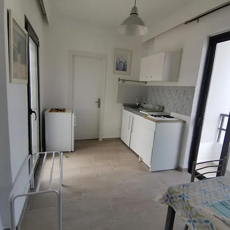 3rd Floor In Town With Sea View 아파트