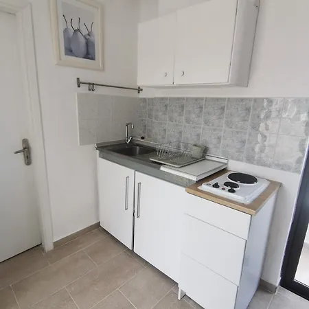 3rd Floor In Town With Sea View 아파트 *